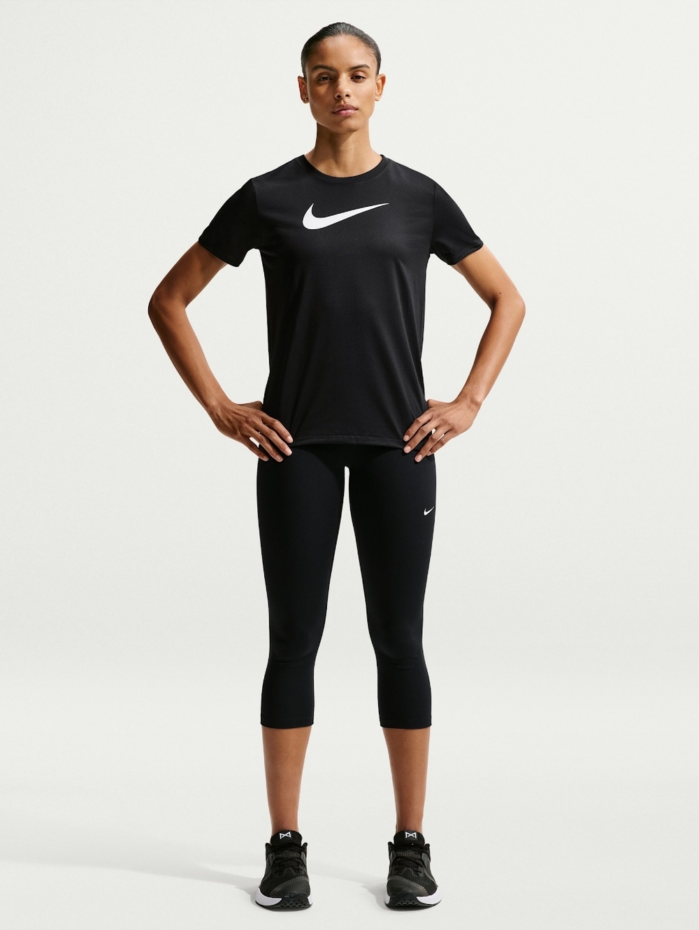 Nike Women's Dri-FIT Graphic T-Shirt Black Size XL.